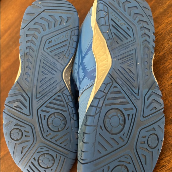 Asics Gel Challenger pickleball shoes - Picture 2 of 3